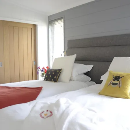 Hollicarrs - Honeycomb Lodge *